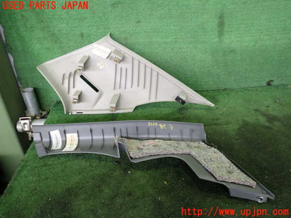 2UPJ-32577680]クライスラー・300C(LX57-)左リアピラートリム 中古_m0002.jpg