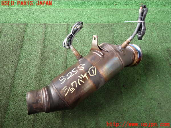 2UPJ-32582661]BMW 535i(FR35)触媒1 中古_m0001.jpg