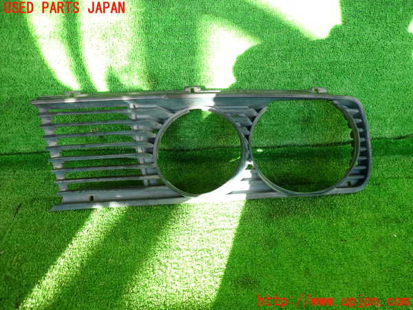 2UPJ-32591142]BMW 520i (E28)(不明)左ヘッドライトリム 中古_m0001.jpg