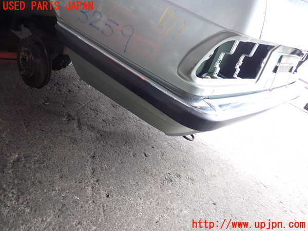 2UPJ-32591610]BMW 520i (E28)(不明)リアバンパー 中古_m0003.jpg