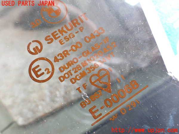 2UPJ-32591560]BMW 520i (E28)(不明)リアガラス (43R-000433 M1020) 中古_m0002.jpg