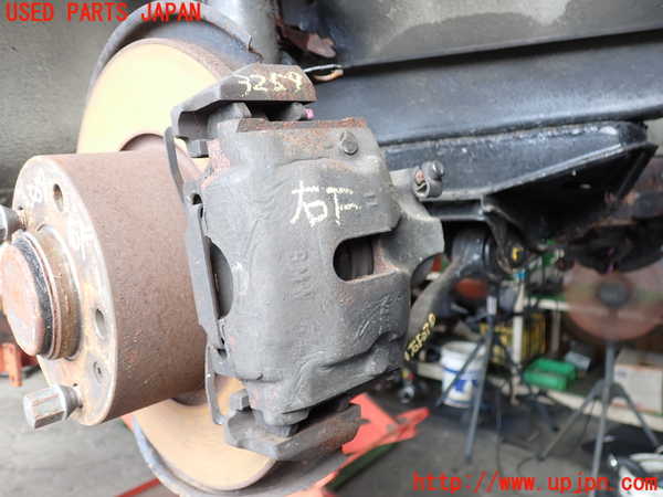 2UPJ-32594080]BMW 520i (E28)(不明)右フロントキャリパー 中古_m0001.jpg