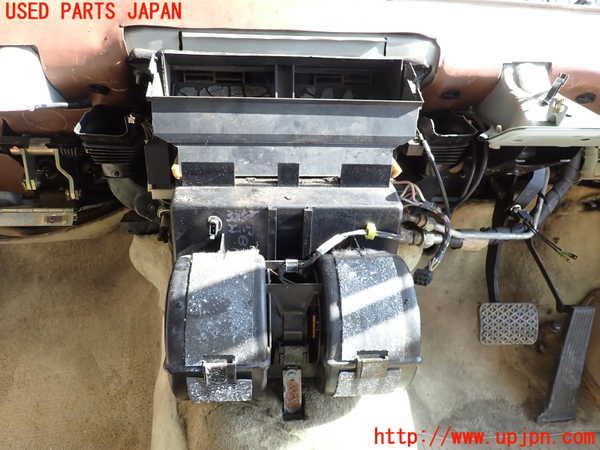 2UPJ-32596081]BMW 520i (E28)(不明)エバポレーター1 中古_m0001.jpg