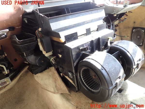 2UPJ-32596081]BMW 520i (E28)(不明)エバポレーター1 中古_m0002.jpg