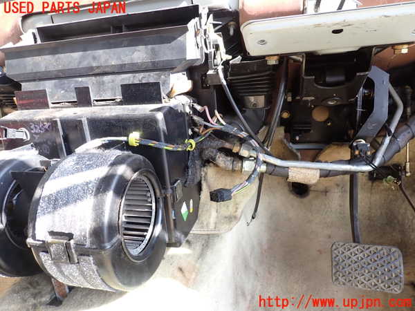 2UPJ-32596081]BMW 520i (E28)(不明)エバポレーター1 中古_m0003.jpg