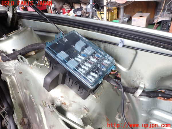 2UPJ-32596741]BMW 520i (E28)(不明)ヒューズボックス1 中古_m0001.jpg