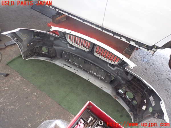 2UPJ-32601010]BMW アクティブハイブリッド5(AH5)(FZ35)(F10)フロントバンパー Mスポーツ 中古_m0004.jpg