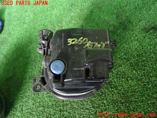 2UPJ-32601180]BMW アクティブハイブリッド5(AH5)(FZ35)(F10)右フォグ 中古_m0002.jpg