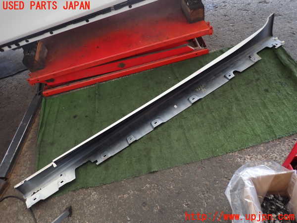 2UPJ-32601390]BMW アクティブハイブリッド5(AH5)(FZ35)(F10)右サイドステップ 中古_m0005.jpg