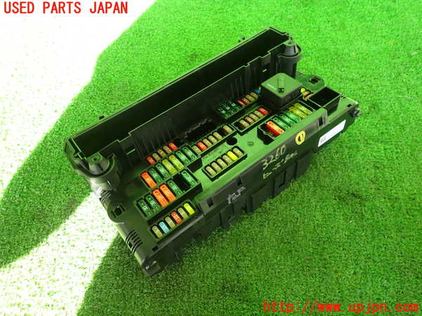 2UPJ-32606741]BMW アクティブハイブリッド5(AH5)(FZ35)(F10)ヒューズボックス1 中古_m0001.jpg