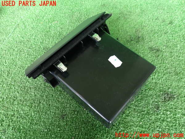 2UPJ-32607841]BMW アクティブハイブリッド5(AH5)(FZ35)(F10)小物入れ1 中古_m0004.jpg