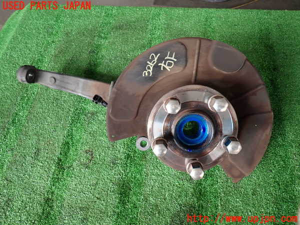 2UPJ-32624290]ジープ・グランドチェロキー(WK36T)右フロントナックルハブ 中古_m0001.jpg