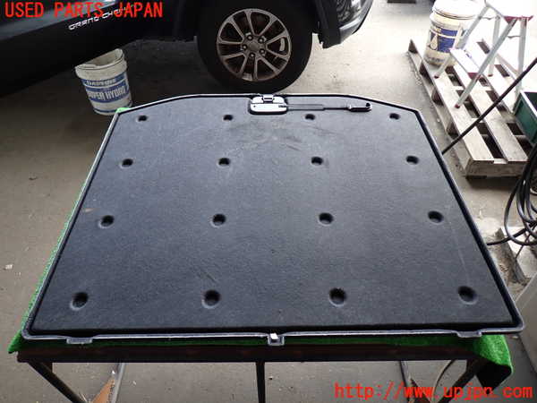 2UPJ-32627771]ジープ・グランドチェロキー(WK36T)ラゲッジトレイ1 中古_m0002.jpg