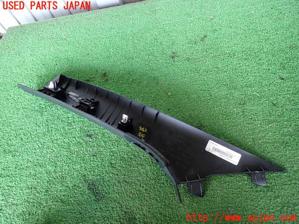 2UPJ-32627655]ジープ・グランドチェロキー(WK36T)右フロントピラートリム 中古_m0004.jpg