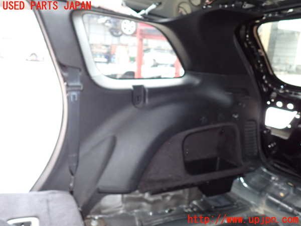 2UPJ-32627675]ジープ・グランドチェロキー(WK36T)右リアピラートリム 中古_m0001.jpg