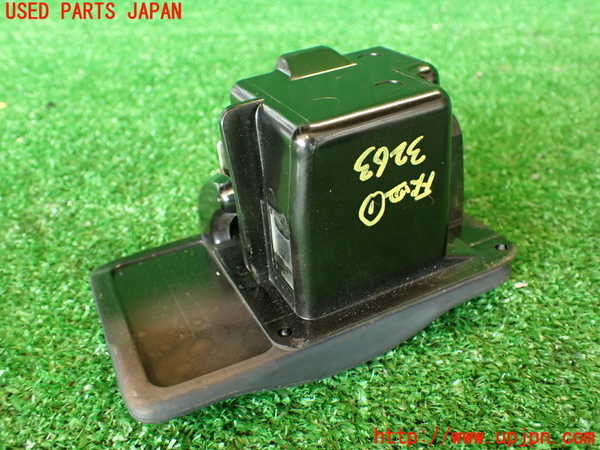 2UPJ-32637821]フェアレディZ(GCZ32)灰皿1 中古_m0005.jpg