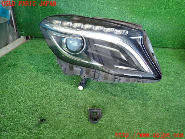 2UPJ-32641130]ベンツ GLA180 X156(156942)右ヘッドライト HID 中古_m0001.jpg