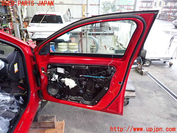 2UPJ-32641230]ベンツ GLA180 X156(156942)右前ドア 中古 FUYAO M540 43R-001565_m0003.jpg