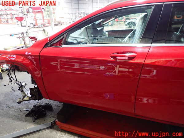 2UPJ-32641260]ベンツ GLA180 X156(156942)左前ドア 中古 FUYAO M540 43R-001565_m0001.jpg