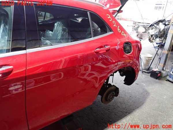 2UPJ-32641320]ベンツ GLA180 X156(156942)左後ドア 中古 FUYAO M1232 43R-001667_m0001.jpg