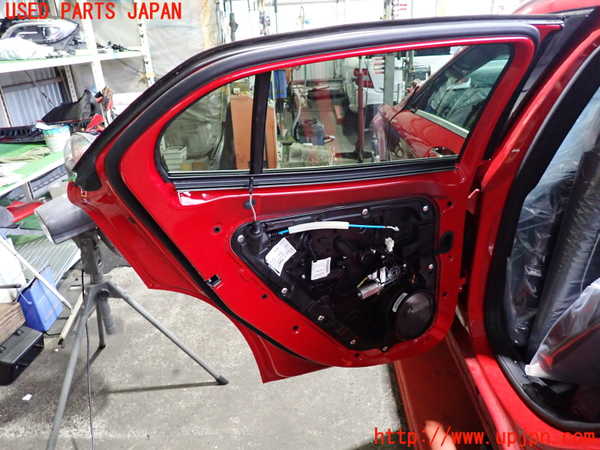 2UPJ-32641320]ベンツ GLA180 X156(156942)左後ドア 中古 FUYAO M1232 43R-001667_m0003.jpg