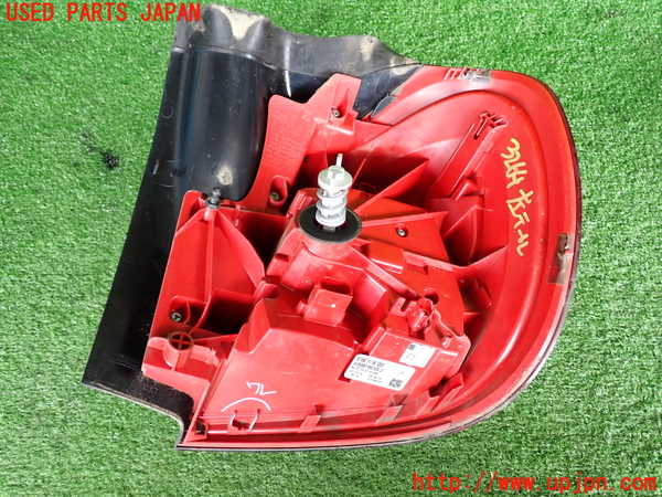 2UPJ-32641536]ベンツ GLA180 X156(156942)左テールランプ 中古_m0002.jpg