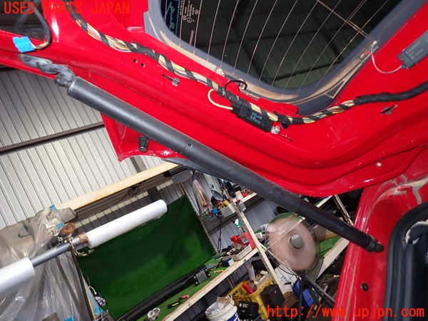 2UPJ-32641584]ベンツ GLA180 X156(156942)リアゲートダンパー 中古_m0002.jpg