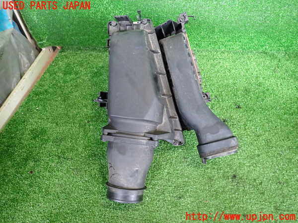 2UPJ-32642560]ベンツ GLA180 X156(156942)エアクリーナーボックス 中古_m0002.jpg