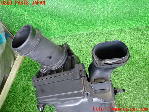 2UPJ-32642560]ベンツ GLA180 X156(156942)エアクリーナーボックス 中古_m0005.jpg