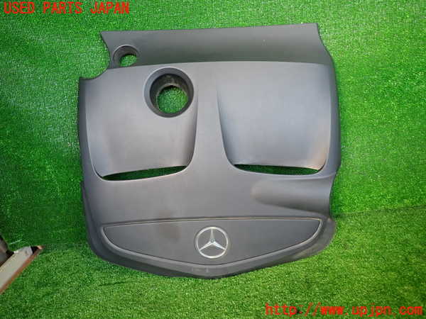 2UPJ-32642160]ベンツ GLA180 X156(156942)エンジンアッパーカバー 中古_m0001.jpg