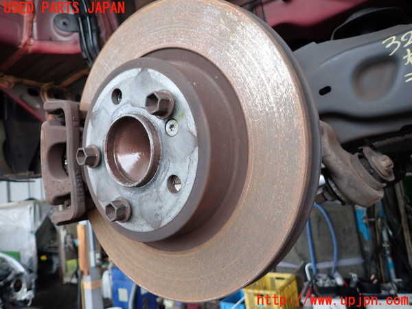 2UPJ-32644300]ベンツ GLA180 X156(156942)右リアナックルハブ 中古_m0001.jpg