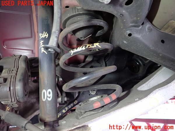 2UPJ-32645105]ベンツ GLA180 X156(156942)左リアスプリング 中古_m0001.jpg