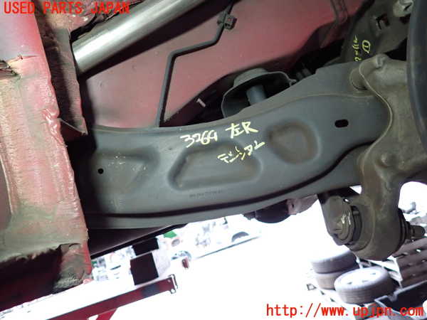 2UPJ-32645330]ベンツ GLA180 X156(156942)左リアテンションロッド 中古_m0001.jpg