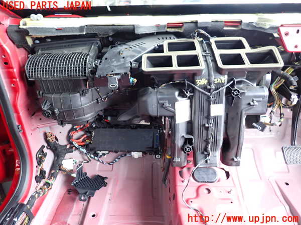 2UPJ-32646081]ベンツ GLA180 X156(156942)エバポレーター1 中古_m0001.jpg