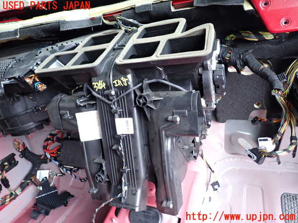 2UPJ-32646081]ベンツ GLA180 X156(156942)エバポレーター1 中古_m0002.jpg