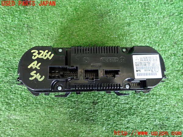 2UPJ-32646066]ベンツ GLA180 X156(156942)エアコンスイッチ1 中古_m0002.jpg