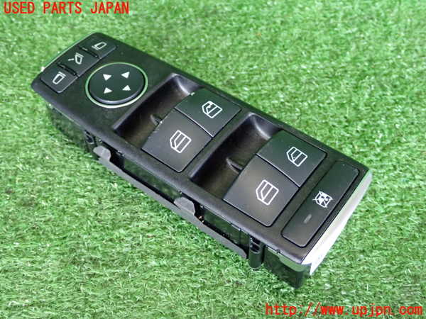 2UPJ-32646240]ベンツ GLA180 X156(156942)右前パワーウィンドウスイッチ 中古_m0001.jpg