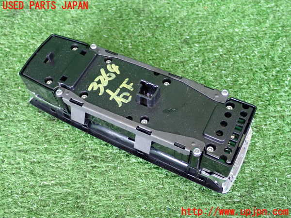 2UPJ-32646240]ベンツ GLA180 X156(156942)右前パワーウィンドウスイッチ 中古_m0002.jpg