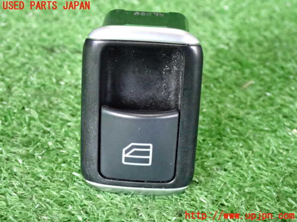 2UPJ-32646245]ベンツ GLA180 X156(156942)左前パワーウィンドウスイッチ 中古_m0001.jpg