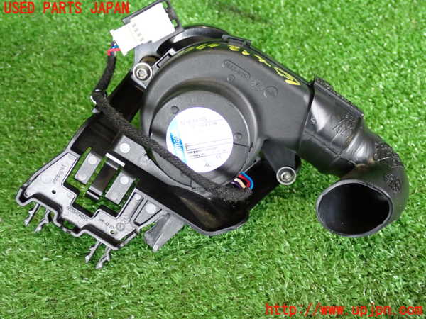 2UPJ-32646383]ベンツ GLA180 X156(156942)センサー3 中古_m0002.jpg