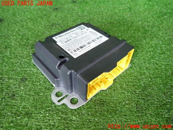 2UPJ-32646145]ベンツ GLA180 X156(156942)エアバッグコンピューター 中古_m0001.jpg