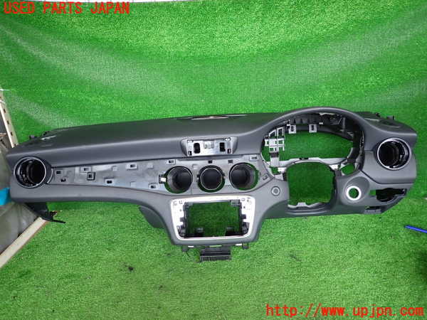 2UPJ-32647505]ベンツ GLA180 X156(156942)ダッシュボード 中古_m0001.jpg