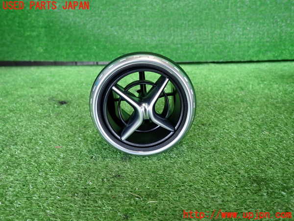 2UPJ-32647526]ベンツ GLA180 X156(156942)エアコン吹き出し口1 中古_m0001.jpg