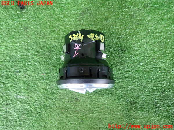 2UPJ-32647526]ベンツ GLA180 X156(156942)エアコン吹き出し口1 中古_m0002.jpg