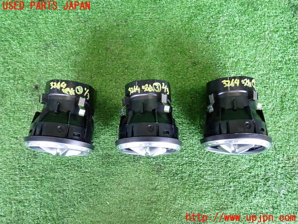 2UPJ-32647528]ベンツ GLA180 X156(156942)エアコン吹き出し口3 中古_m0002.jpg
