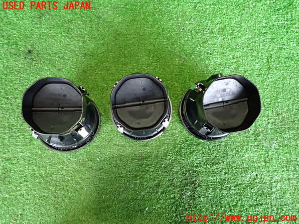 2UPJ-32647528]ベンツ GLA180 X156(156942)エアコン吹き出し口3 中古_m0003.jpg