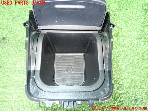 2UPJ-32647841]ベンツ GLA180 X156(156942)小物入れ1 中古_m0004.jpg