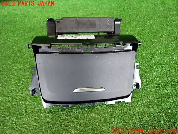 2UPJ-32647842]ベンツ GLA180 X156(156942)小物入れ2 中古_m0001.jpg