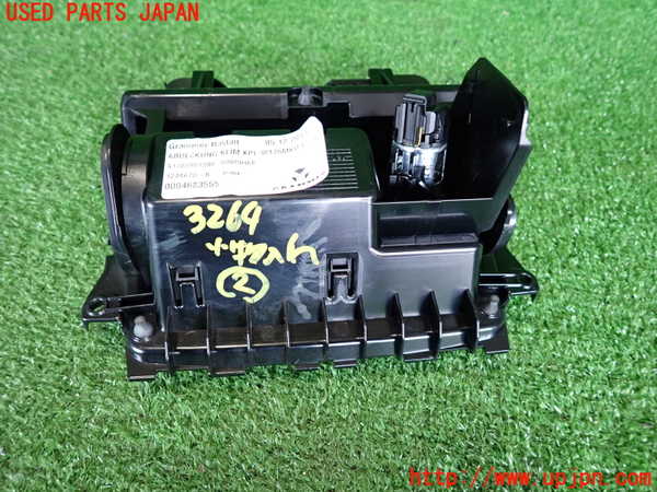 2UPJ-32647842]ベンツ GLA180 X156(156942)小物入れ2 中古_m0003.jpg