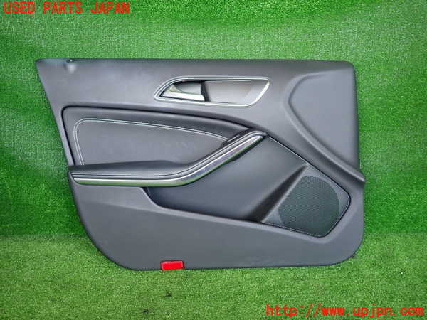 2UPJ-32641264]ベンツ GLA180 X156(156942)左前ドア内張り 中古_m0001.jpg